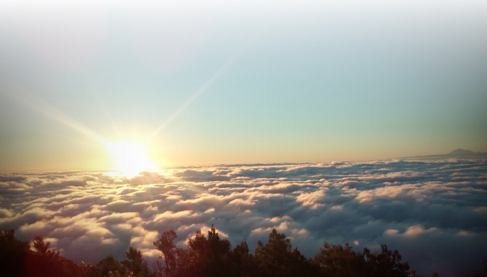 Sonnenaufgang �ber den Wolken